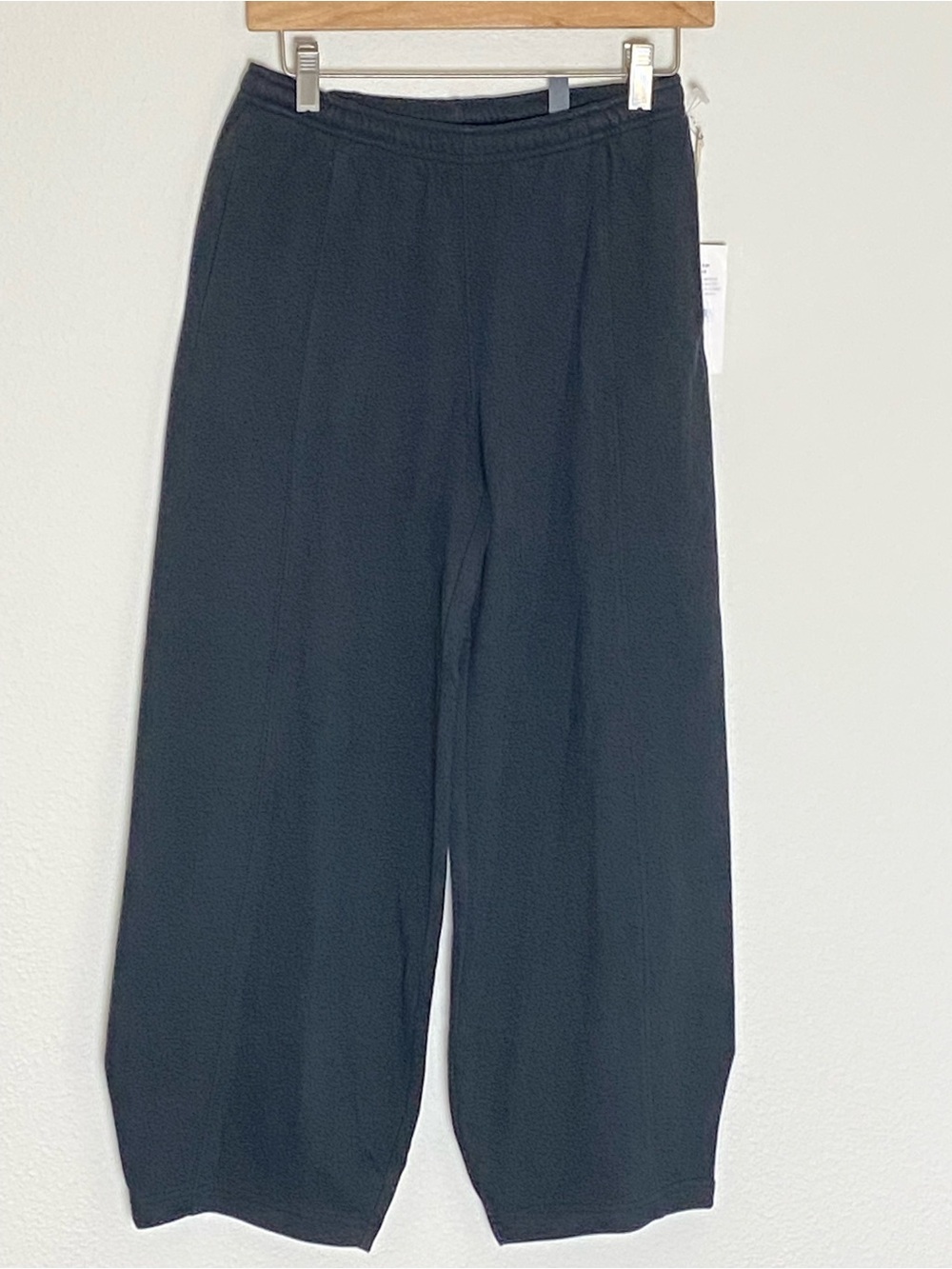 Vuori Sedona barrel crop sweatpants xs black